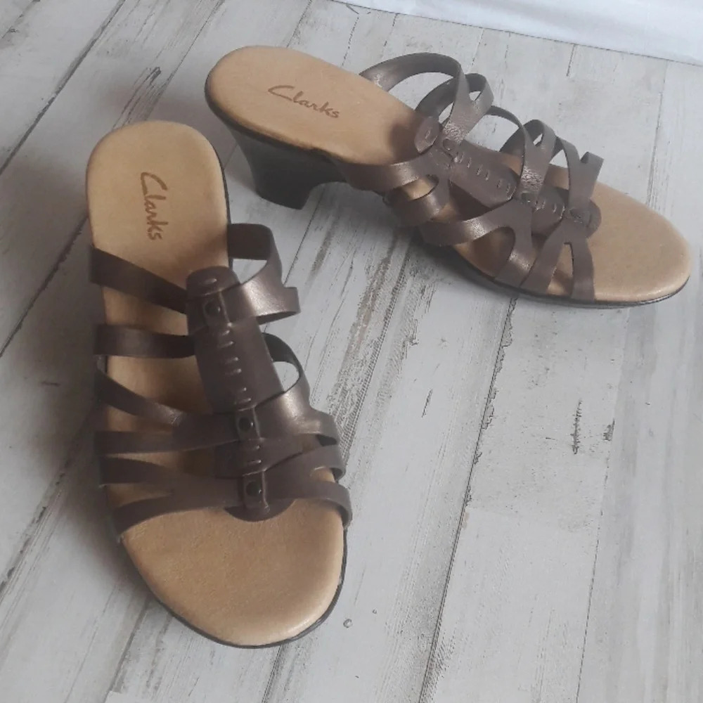 Clark's Gold Kitten Heel Open Toe Wedged Sandals 8